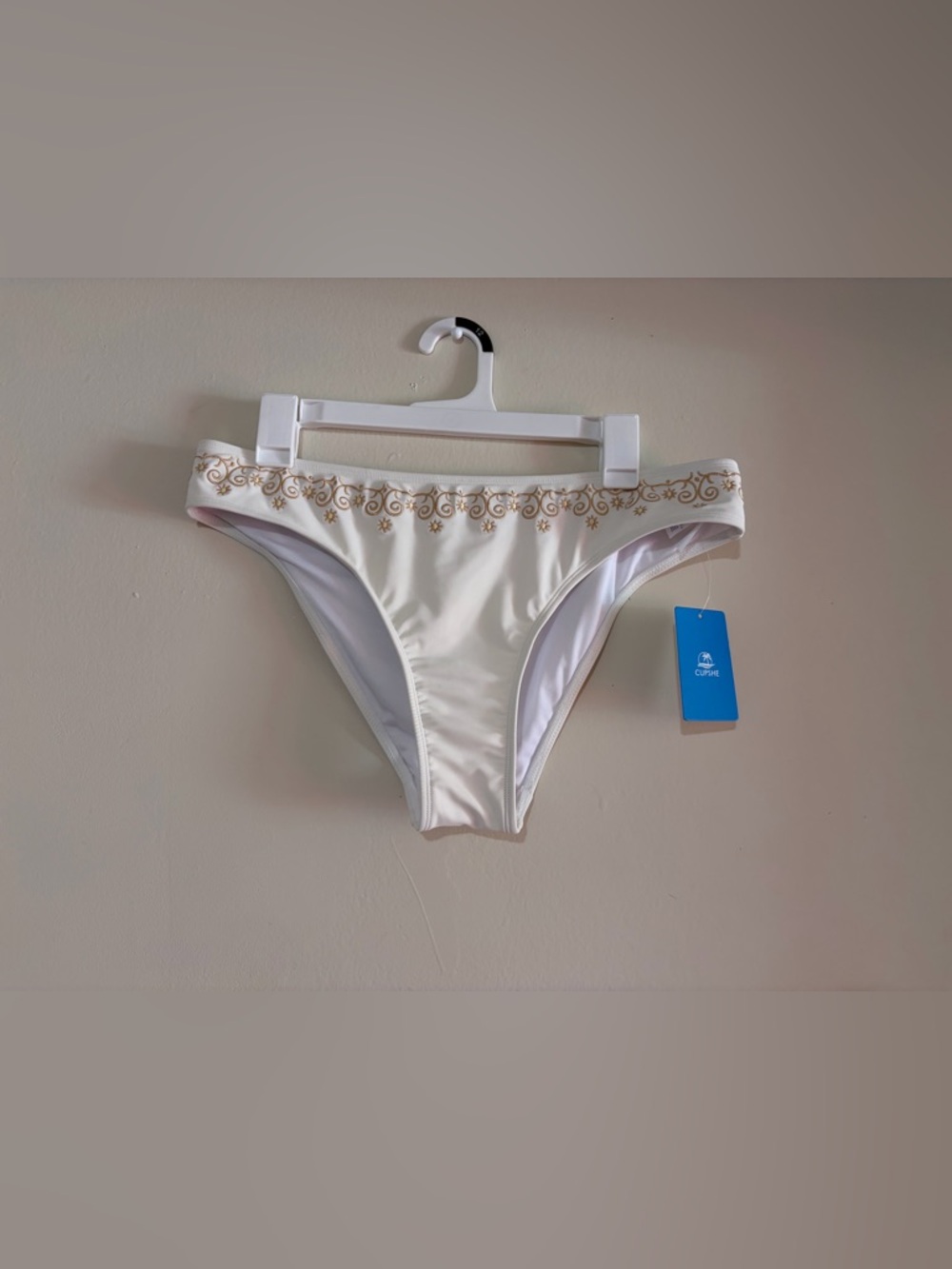 Cupshe Cream/white Bikini Set with Gold Embroidery with necklace. - Picture 6 of 13
